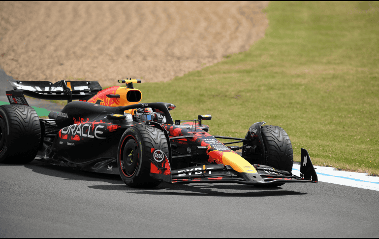 La tensión que hay en torno al piloto tapatío, Sergio Pérez, de Red Bull, crece cada vez más. EFE / P. Powell