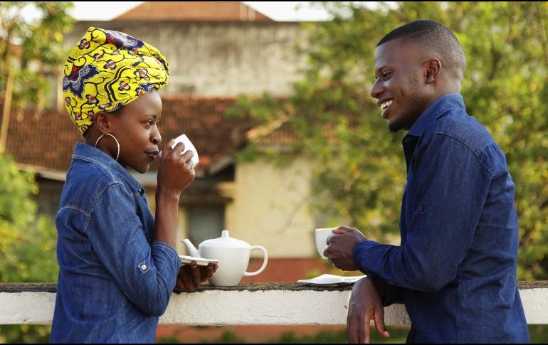 Además de la genética y la apariencia física, el estilo de vida y la personalidad también influyen en la semejanza entre las parejas. ESPECIAL/PIXABAY