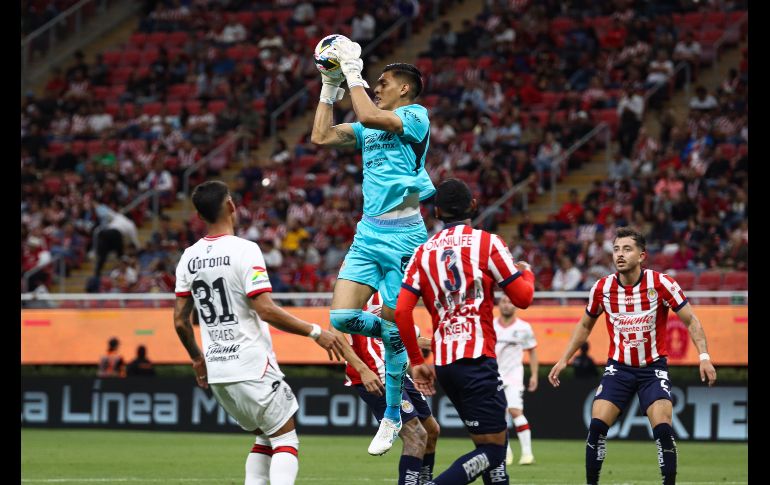 El primer tiempo del Rebaño dejó una sensación agridulce, pues a pesar de que el Guadalajara fue mejor sobre el terreno de juego, al final sus fallas a la hora de la definición terminaron por pasarles factura. EL INFORMADOR / H. Figueroa