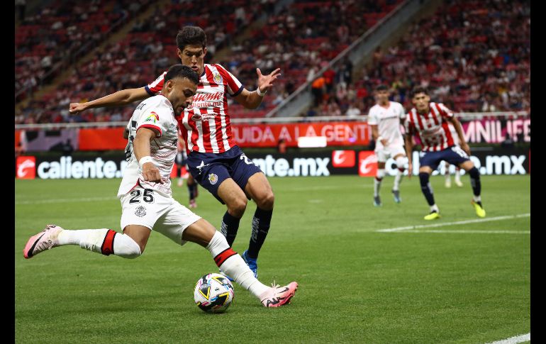 El primer tiempo del Rebaño dejó una sensación agridulce, pues a pesar de que el Guadalajara fue mejor sobre el terreno de juego, al final sus fallas a la hora de la definición terminaron por pasarles factura. EL INFORMADOR / H. Figueroa