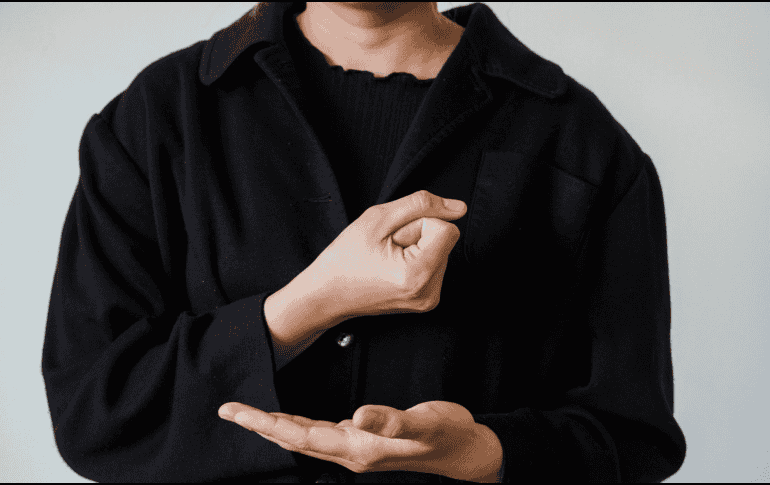 Un reto es asegurar la aceptación y adopción de esta tecnología por parte de la comunidad sorda, asegurándose de que el diseño y funcionamiento del dispositivo respondan a las necesidades y preferencias de los usuarios.CANVA