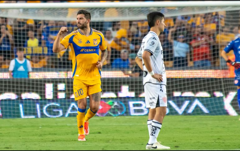 De penal, André-Pierre Gignac desniveló el encuentro. EFE/M. Sierra