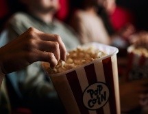 Ir al cine solo no solamente es una experiencia perfectamente válida, sino también una oportunidad para el crecimiento personal y la autoexploración. GETTY IMAGES ISTOCK