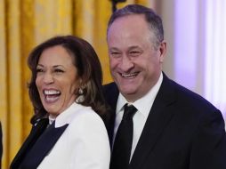 Emhoff previamente dio positivo al virus en marzo del 2022, y Harris dio positivo el mes siguiente. AP