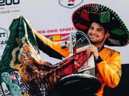 En Mid-Ohio, Pato O'Ward se colocó el sombrero de mariachi y celebró con entusiasmo junto a su equipo al cruzar la meta. X/ @PatricioOWard.