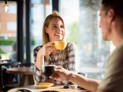 Temas para evitar silencios incómodos en una primera cita. GETTY IMAGES ISTOCK