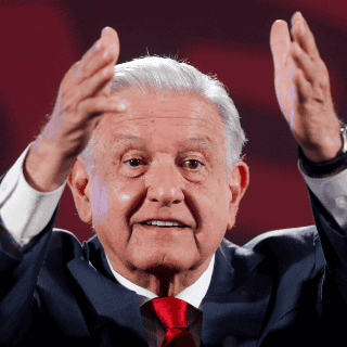 López Obrador festeja triunfo de izquierda en Francia