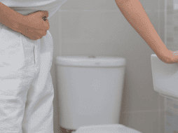 El dolor al orinar puede tener múltiples causas, desde infecciones simples hasta condiciones más serias como los cálculos renales o enfermedades de transmisión sexual. CANVA