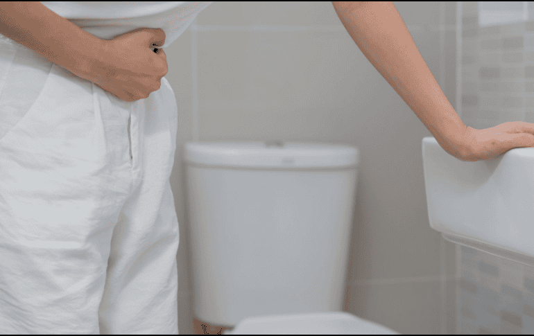 El dolor al orinar puede tener múltiples causas, desde infecciones simples hasta condiciones más serias como los cálculos renales o enfermedades de transmisión sexual. CANVA