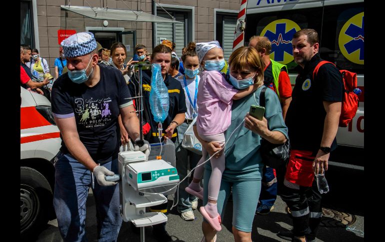 El ataque masivo ruso con misiles ha provocado este lunes al menos 37 muertos en la capital ucraniana. EFE/EPA/V. Musiienko