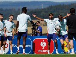 Jugadores españoles en entrenamiento previo al juego contra Francia. EFE/J. Guillén