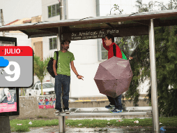 La tormenta de ayer dejó inundaciones, caos vehicular, daños a negocios y automóviles, así como caída de árboles. Ante esto, muchos se cuestionan si hoy se repetirá el pronóstico. EL INFORMADOR / ARCHIVO
