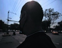 La familia y los amigos pueden formar parte del proceso de prevención al preguntar directamente a sus seres queridos por el motivo de sus cambios abruptos de conducta o si ha considerado lastimarse o terminar con su vida. SUN / ARCHIVO