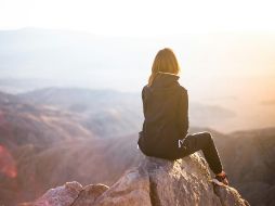 De acuerdo con los especialistas, las personas con una mentalidad positiva sobre el envejecimiento tienden a tener una mayor autoeficacia y autodominio. UNSPLASH/ Denys Nevozhai