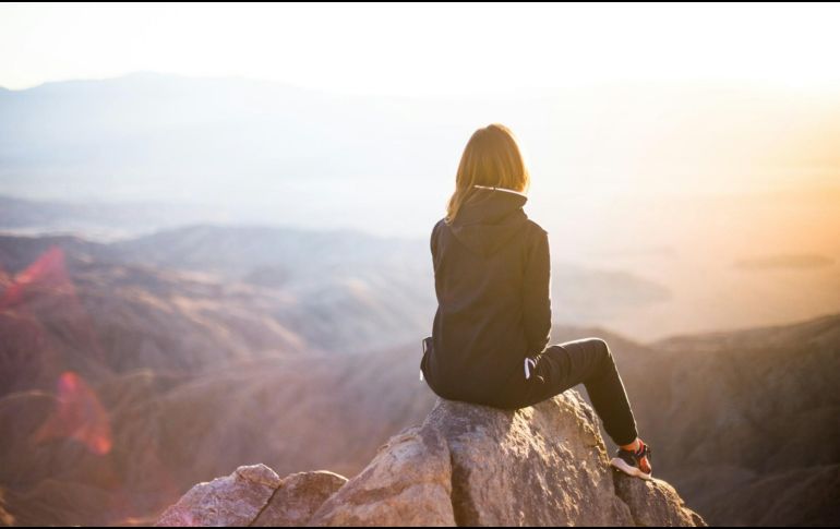 De acuerdo con los especialistas, las personas con una mentalidad positiva sobre el envejecimiento tienden a tener una mayor autoeficacia y autodominio. UNSPLASH/ Denys Nevozhai