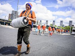 Aficionados neerlandeses se preparan para viajar a Dortmund a apoyar a su equipo. EFE/E. Muijderman