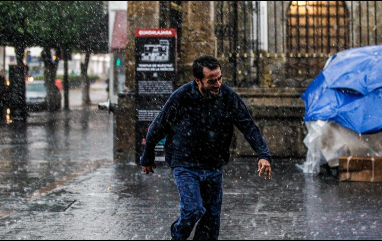 Este día, la onda tropical No. 8 avanzará sobre el centro, sur y occidente de la República Mexicana, ocasionando lluvias fuertes a muy fuertes acompañadas con descargas eléctricas y posible caída de granizo. EL INFORMADOR / ARCHIVO