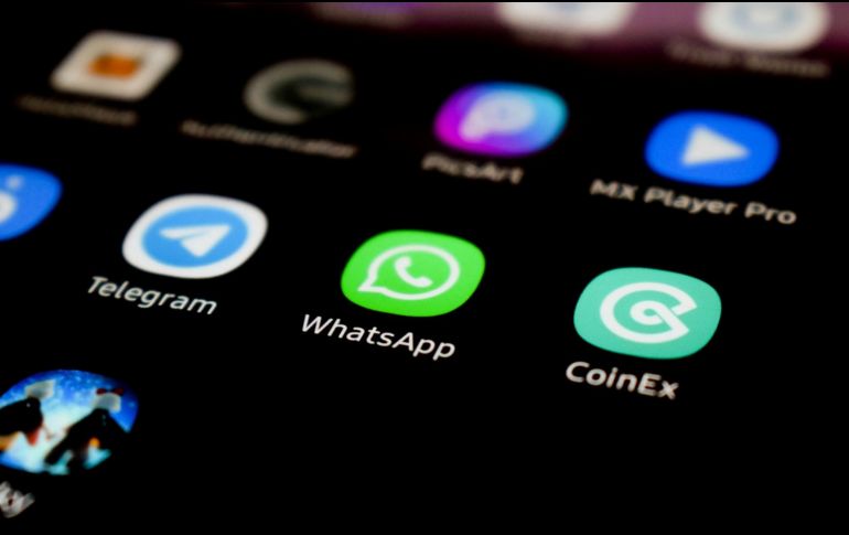 La nueva función de WhatsApp le permitirá a los usuarios mantenerse seguros en los grupos que sean añadidos. UNSPLASH/ Amin Moshrefi