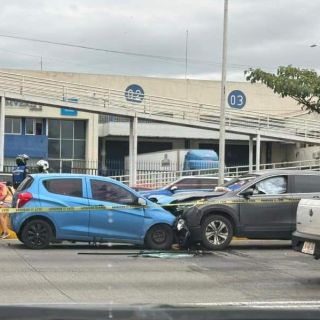 Ocasiona caos vehicular choques en López Mateos