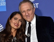 Se estima que la fortuna de Pinault es de 31.6 millones de dólares. En la fotografía, el hombre de negocios junto a su esposa Salma Hayek. AFP / ARCHIVO