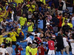 Tras el triunfo de Colombia contra Uruguay, los jugadores uruguayos Darwin Núñez, Ronald Araújo y José María Giménez saltaron a las gradas y se pelearon con unos aficionados colombianos. AFP / T. Nwachukwu