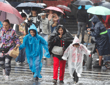 La onda tropical No. 8 se desplazará sobre el Pacífico central mexicano, propiciando lluvias fuertes a muy fuertes en el occidente de México. SUN / Y. M. Osnaya