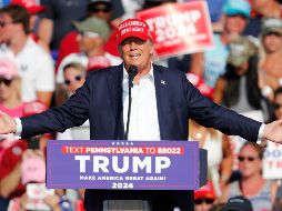 En un anterior mensaje en su red social, Trump explicó que la bala que disparo el tirador atravesó la parte superior de su oreja derecha. EFE / D. Maxwell