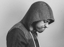 Para los hombres, especialmente, las señales de baja autoestima pueden manifestarse de diferentes maneras, algunas de las cuales pueden ser sutiles pero reveladoras. CANVA