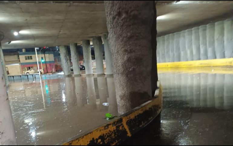 Diversas vialidades quedaron bajo el agua. ESPECIAL