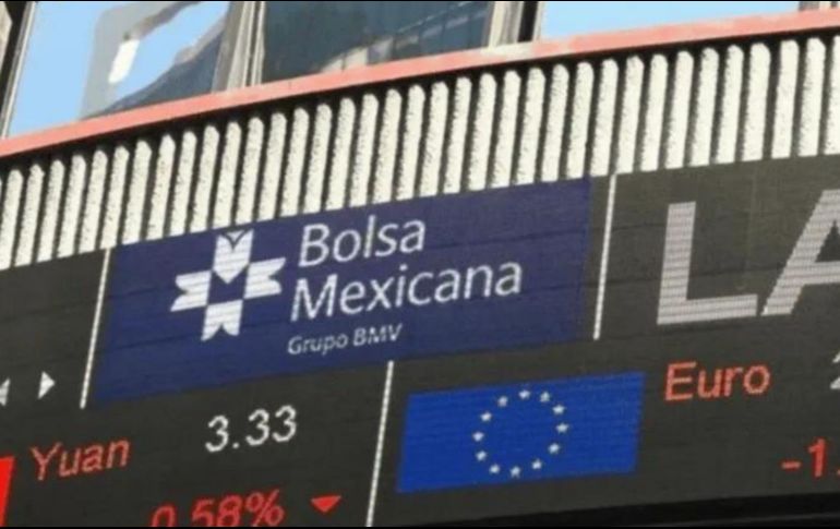 En la jornada, el peso se depreció un 0.8 % frente al dólar, al cotizar en 17.76 unidades por billete verde, tras valuarse en los 17.62 en la sesión previa, según datos del Banco de México. EFE / ARCHIVO