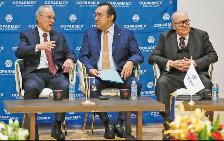 Coparmex afirma que hay inversiones detenidas por la propuesta de López Obrador. EFE