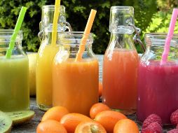 Si bien este jugo puede ser beneficioso como complemento para tu dieta, es esencial consultar con un profesional de la salud antes de hacer cambios significativos en tu alimentación, especialmente si tienes condiciones médicas preexistentes o estás bajo tratamiento. CANVA