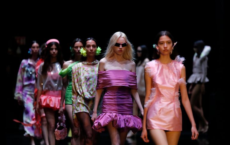 Sánchez explicó que cada diseño de la colección tiene pocas piezas y algunas son únicas. EFE / F. Guasco