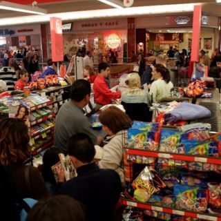 Consumo privado en México tuvo un retroceso en junio, estima Inegi