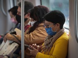 Muchas personas ya han retomado el uso de mascarillas en distintos espacios. EL INFORMADOR / ARCHIVO