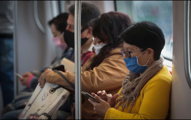 Muchas personas ya han retomado el uso de mascarillas en distintos espacios. EL INFORMADOR / ARCHIVO