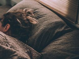 El cuerpo humano precisa del descanso por lo que dormir adecuadamente es fundamental. Unsplash.