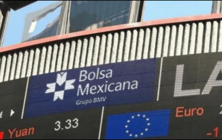 En la jornada, el peso se depreció un 1.4 % frente al dólar, al cotizar en 17.97 unidades por billete verde, tras valuarse en los 17.72 en la sesión previa, según datos del Banco de México. EFE / ARCHIVO