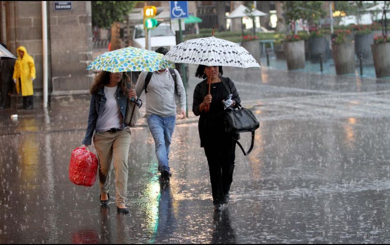 México actualmente recibe el impacto de la Onda Tropical 11. NOTIMEX/ARCHIVO.