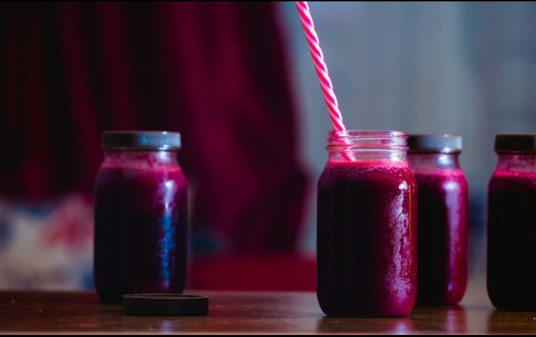 El betabel y la zanahoria son conocidas por sus propiedades antiinflamatorias, lo que es crucial para reducir la inflamación en los pulmones. UNSPLASH/ K15 Photos