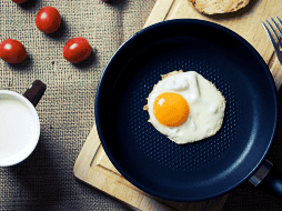 Con el cuidado adecuado, estas sartenes pueden ser aliadas duraderas en la cocina, facilitando la preparación de comidas saludables y deliciosas sin comprometer la seguridad ni el sabor. CANVA