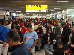 Las filas se acumulan en el Aeropuerto Internacional de Guadalajara debido al caos que ha provocado la falla de Microsoft en las aerolíneas. EL INFORMADOR / H. Figueroa
