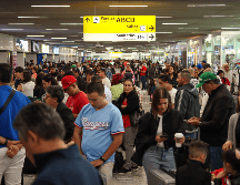 Las filas se acumulan en el Aeropuerto Internacional de Guadalajara debido al caos que ha provocado la falla de Microsoft en las aerolíneas. EL INFORMADOR / H. Figueroa