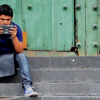 Este es el dolor que genera mirar mucho el celular o la tablet