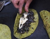 Este mineral se encuentra en alimentos como espinacas, queso, maíz; entre otros. AFP / ARCHIVO