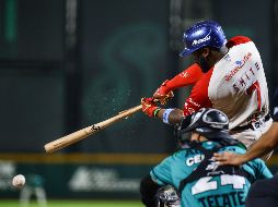 Dwight Smith inició la ofensiva jalisciense con un cuadrangular en la cuarta entrada. CORTESÍA/Charros de Jalisco