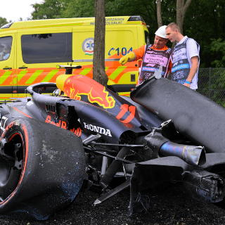Checo Pérez sufre accidente en la Q1