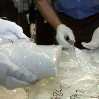 Detienen a dos mexicanos en Sudáfrica por fabricación y tráfico de drogas