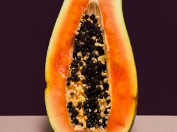 El sabor de las semillas de papaya no es tan agradable, ya que tienen un sabor amargo. UNSPLASH / C. DELUVIO