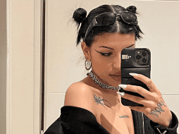 Cazzu ha mantenido un perfil discreto en redes sociales, aunque se le ha visto participando en eventos públicos y siendo fotografiada junto a su hija Inti, mostrando su dedicación como madre. INSTAGRAM/cazzu